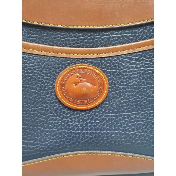 Vintage Dooney & Bourke Crossbody Purse/Bag Womens Navy Brown Pebble Leather - Picture 4 of 16